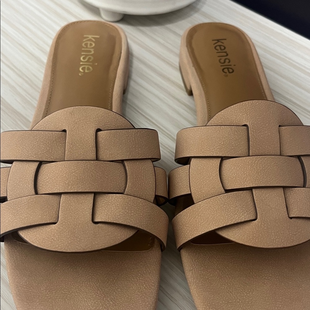 Kensie Women's Woven Tan Mules!! EUC!! - Picture 3 of 6
